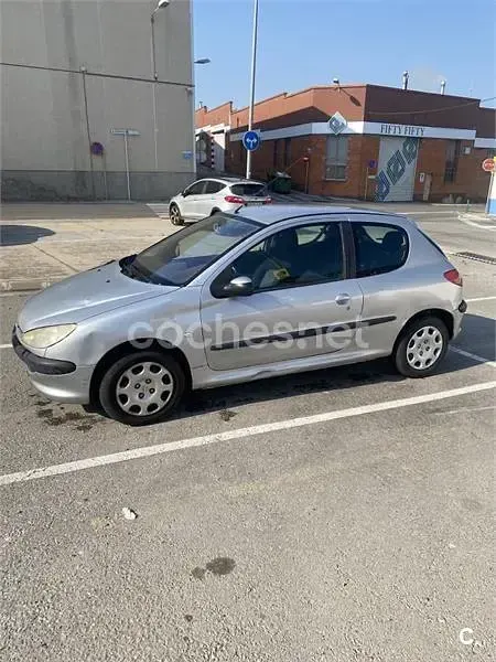 Usado Peugeot 206 75 CV (55 kW) 2003 Gris / plata Berlina