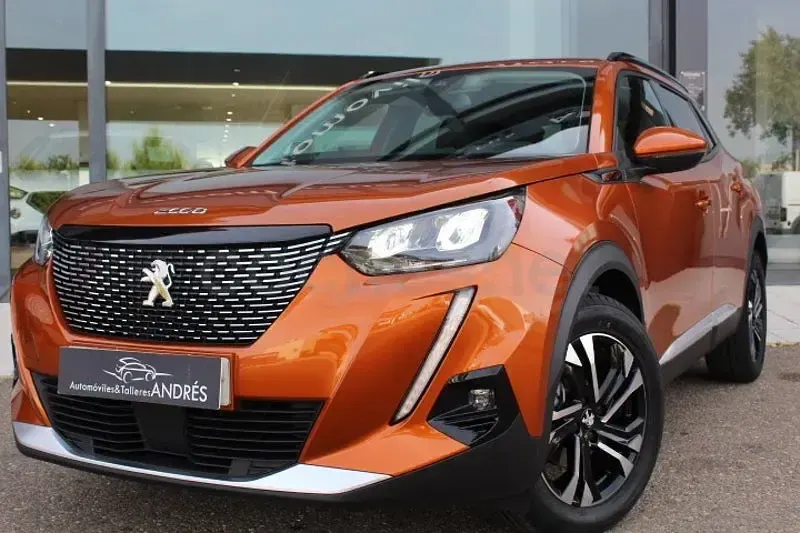 Usado Peugeot 2008 Active 110 CV (80 kW) 2021 Naranja SUV