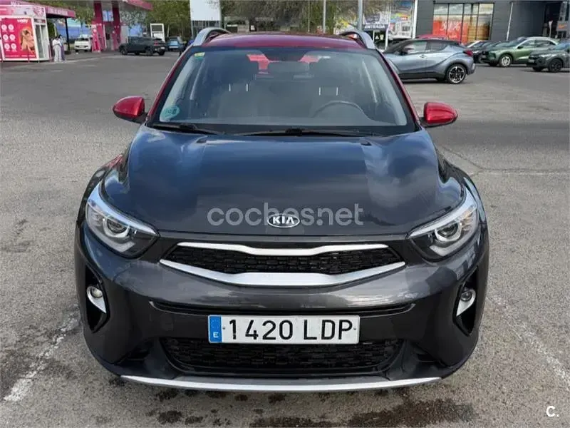 Usado Kia Stonic 120 CV (88 kW) 2019 Gris / plata SUV
