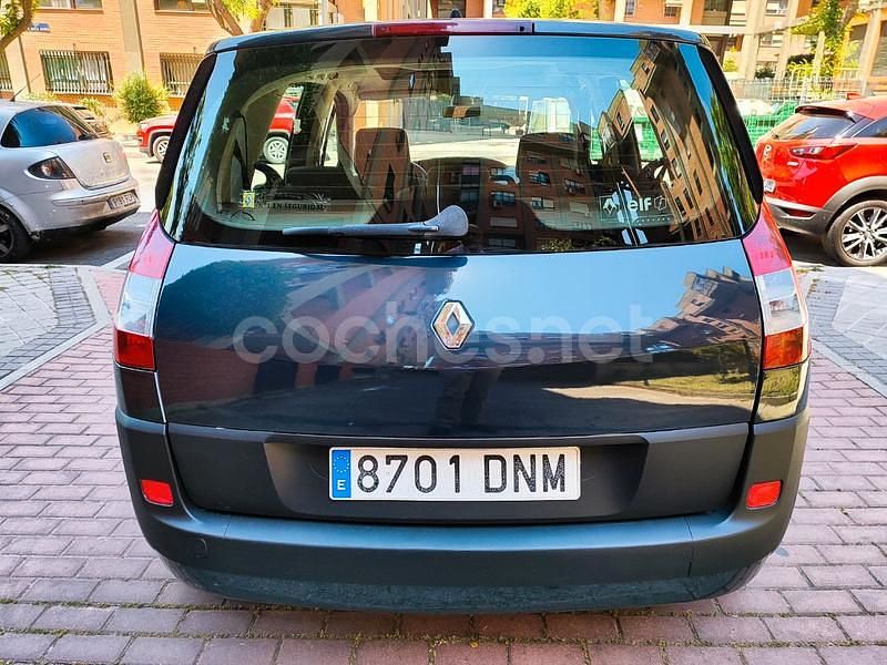 Usado Renault Scénic II Dynamique 98 CV (72 kW) 2005 Gris / plata Monovolumen