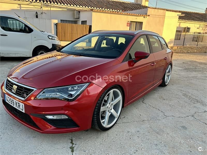 Usado Seat Leon ST FR 150 CV (110 kW) 2018 Rojo Familiar