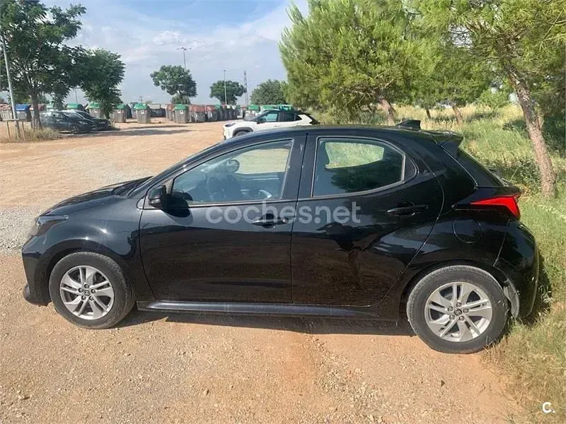 Usado Toyota Yaris 125 CV (91 kW) 2023 Negro Utilitario