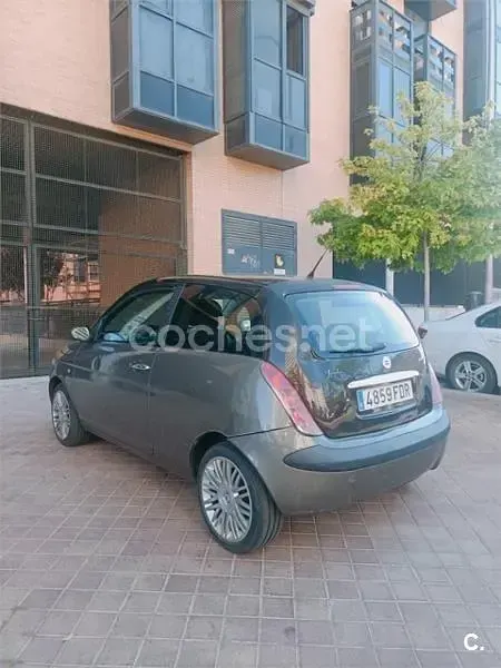 Usado Lancia Ypsilon 70 CV (51 kW) 2006 Marrón Utilitario