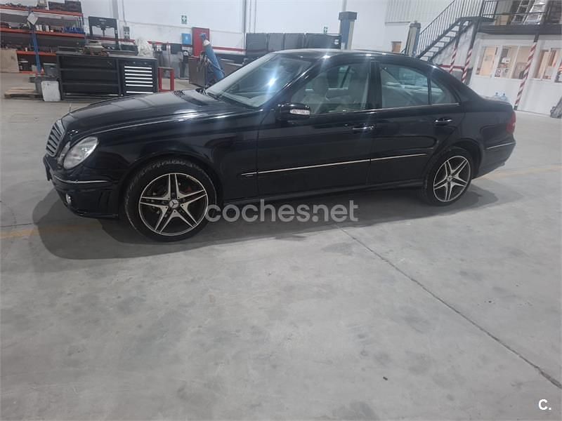 Usado Mercedes E320 Avantgarde 204 CV (150 kW) 2003 Negro Berlina