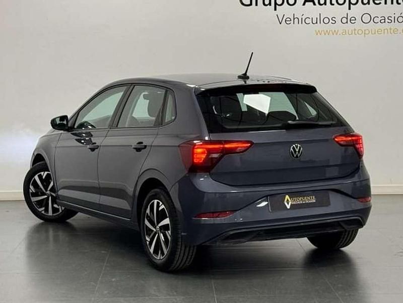 Usado VW Polo Life 95 CV (69 kW) 2022 Gris Berlina