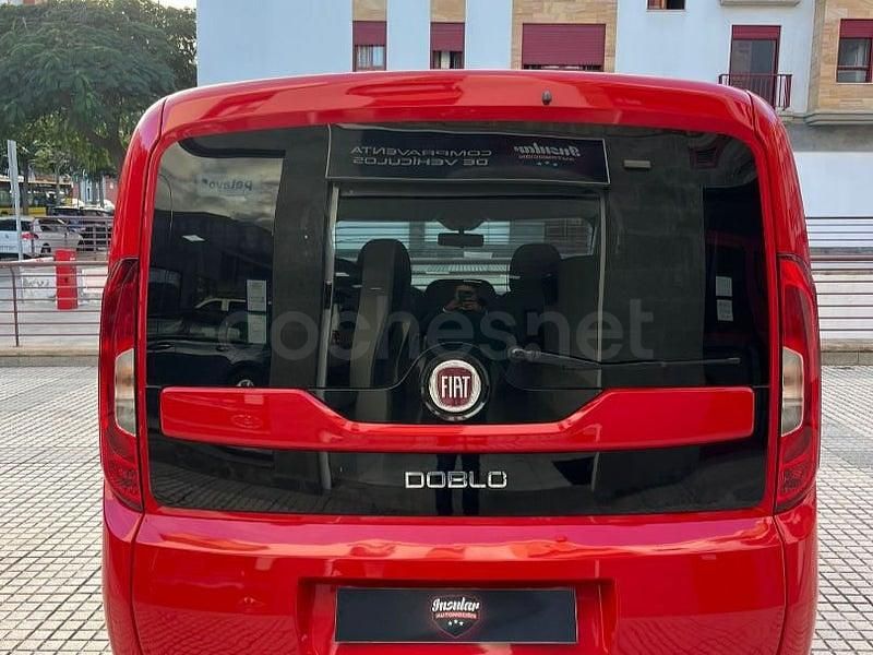 Usado Fiat Doblò Lounge 95 CV (69 kW) 2016 Rojo Monovolumen