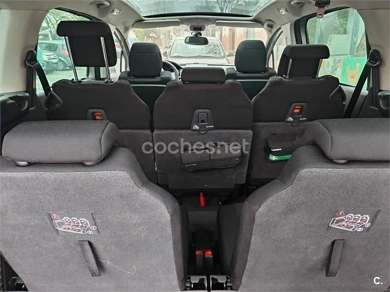 Usado Peugeot 5008 Sport 112 CV (82 kW) 2011 Gris / plata Monovolumen