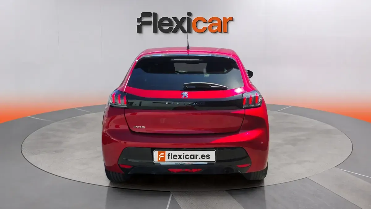 Usado Peugeot 208 Allure 101 CV (74 kW) 2023 Granate Utilitario