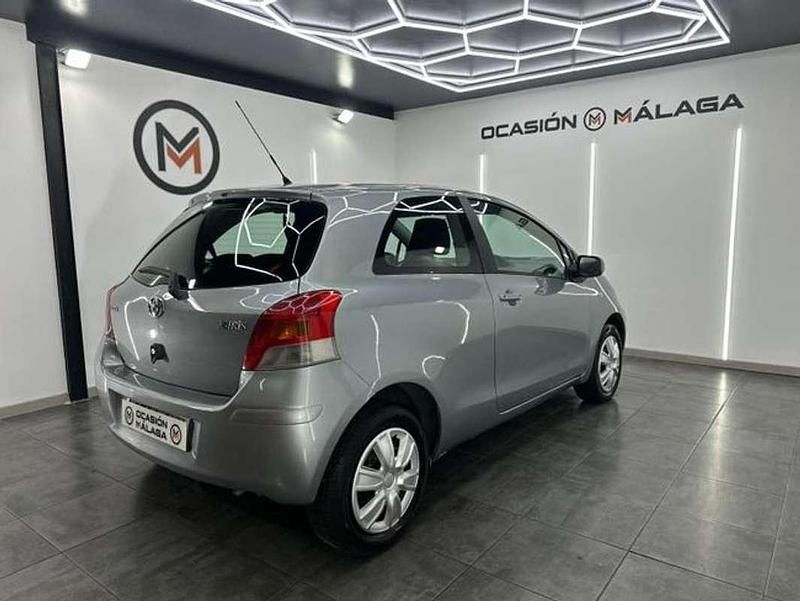 Usado Toyota Yaris Active 69 CV (50 kW) 2009 Gris / plata Berlina