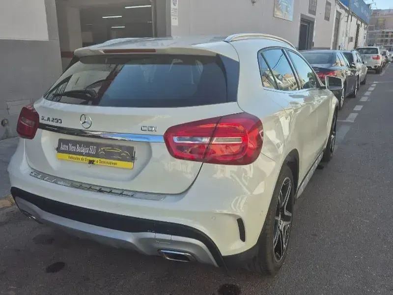 Usado Mercedes GLA200 AMG line 136 CV (100 kW) 2015 Blanco SUV