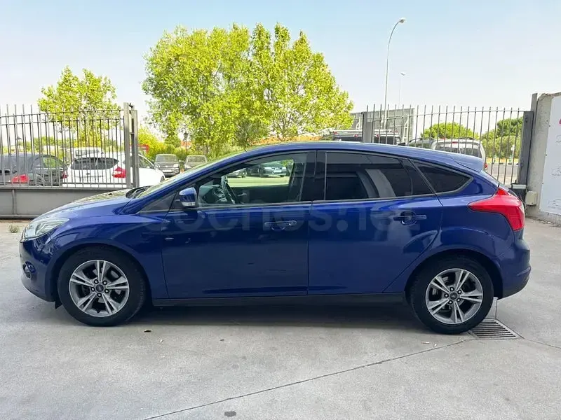 Usado Ford Focus 125 CV (91 kW) 2014 Azul Berlina