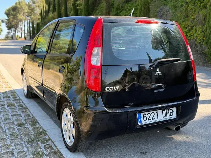 Usado Mitsubishi Colt Inform 95 CV (69 kW) 2005 Negro Utilitario