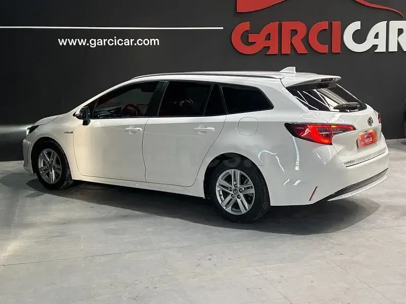 Usado Toyota Corolla Active 122 CV (89 kW) 2021 Blanco Berlina