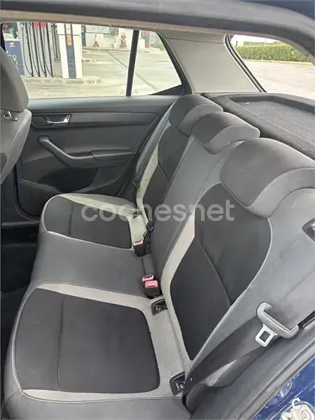 Usado Skoda Fabia Ambition 75 CV (55 kW) 2017 Azul Berlina