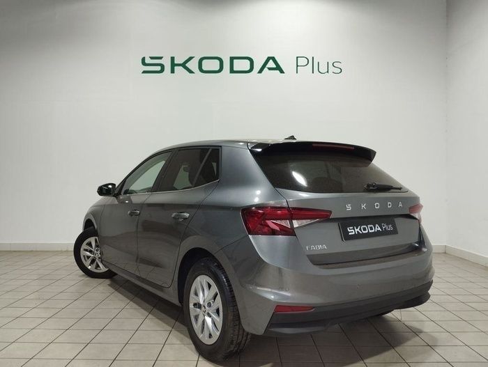 Gris Usado 2024 Skoda Fabia Selection | 16.990 € (Buen precio) - Imagen 1/4