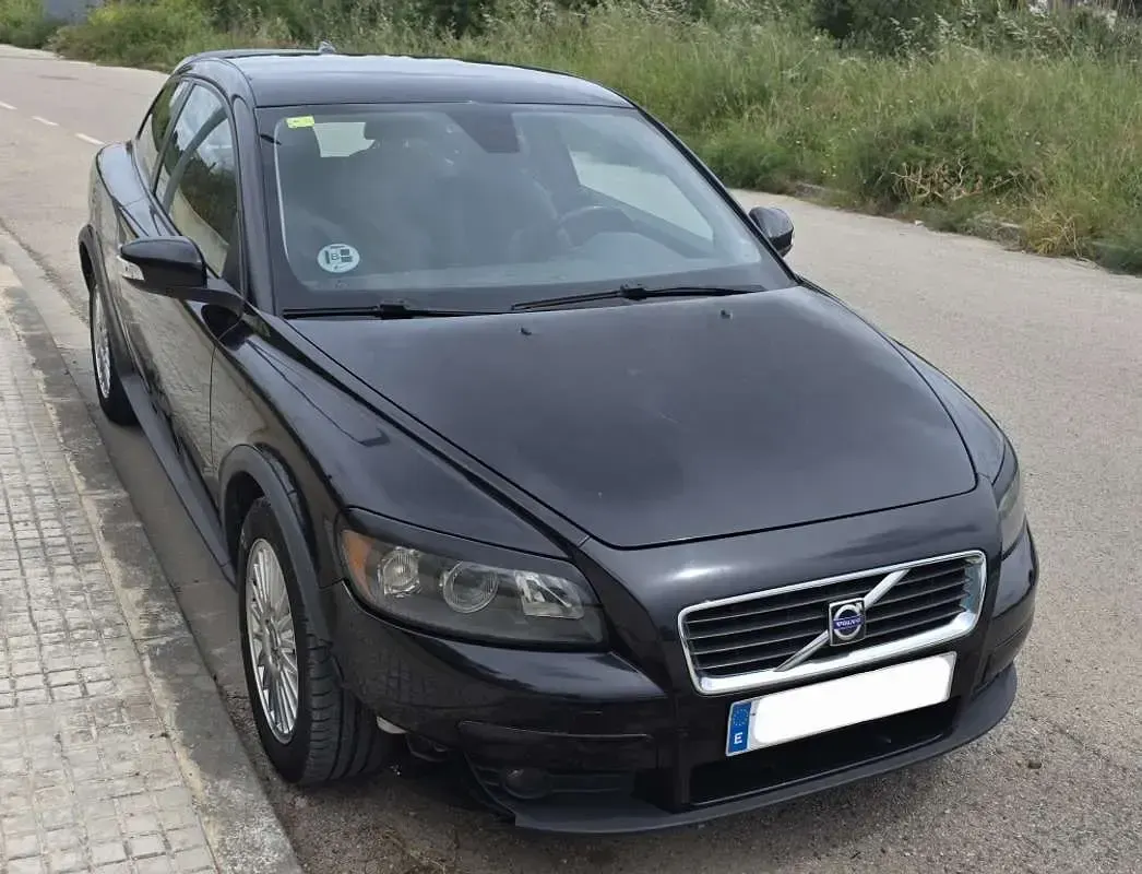Usado Volvo C30 109 CV (80 kW) 2009 Negro Utilitario
