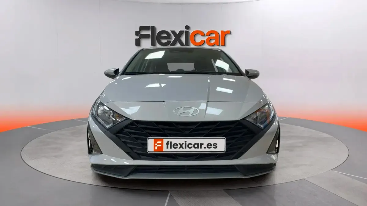 Usado Hyundai i20 100 CV (73 kW) 2024 Gris Utilitario