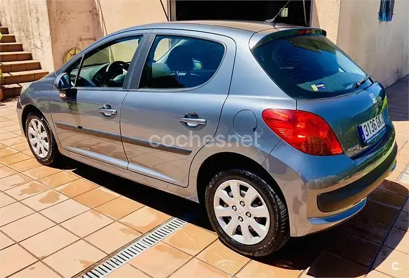 Usado Peugeot 207 75 CV (55 kW) 2009 Gris / plata Berlina