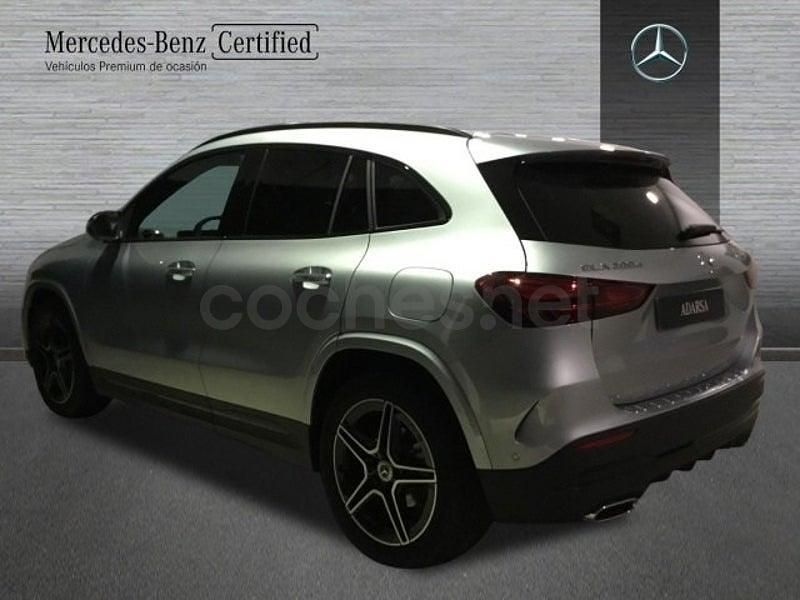 Usado Mercedes GLA200 AMG line 150 CV (110 kW) 2025 Plata hightech SUV