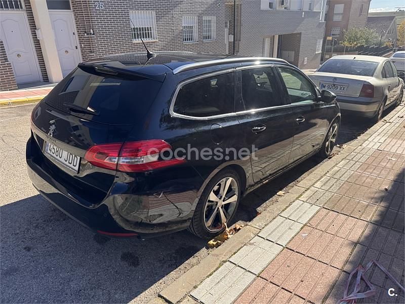 Usado Peugeot 308 SW Allure 150 CV (110 kW) 2015 Negro Familiar