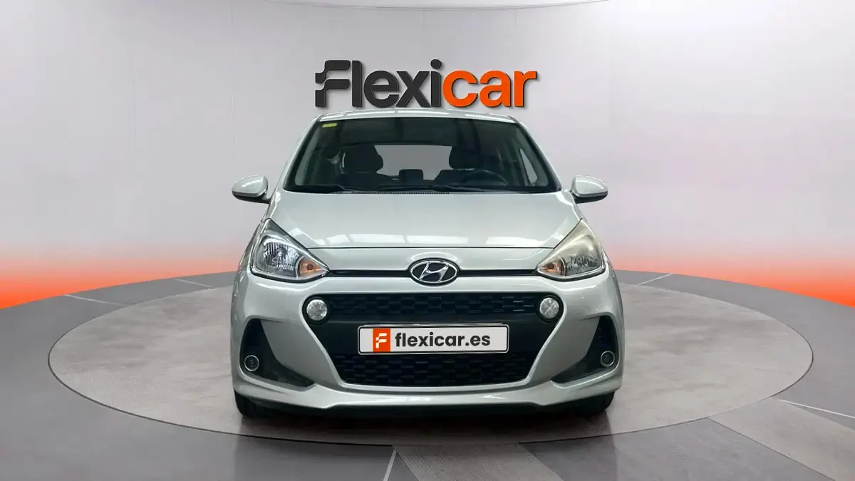 Usado Hyundai i10 67 CV (49 kW) 2017 Gris Utilitario