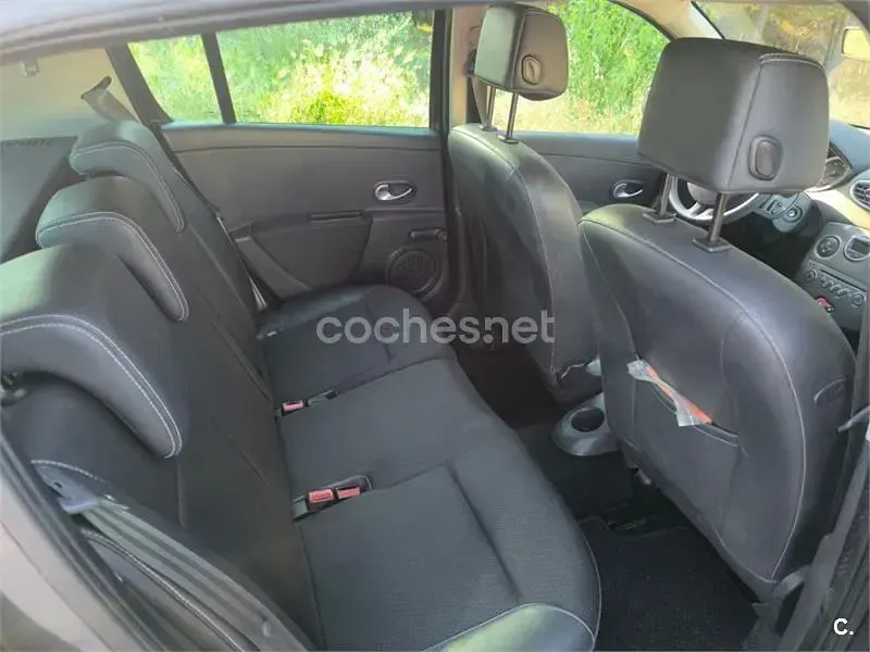 Usado Renault Clio II Exception 110 CV (80 kW) 2007 Gris / plata Berlina