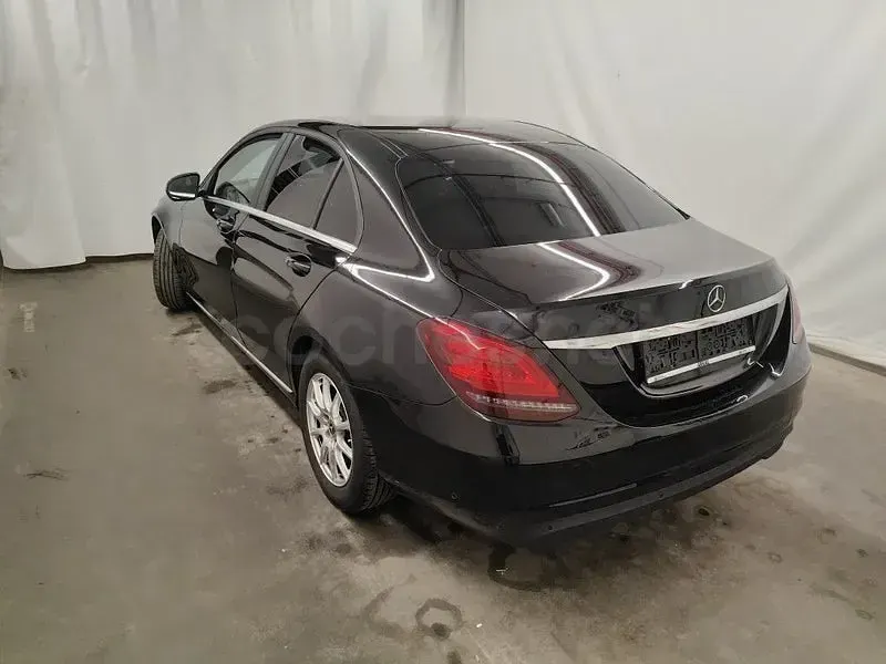 Usado Mercedes C200 160 CV (117 kW) 2021 Negro Berlina