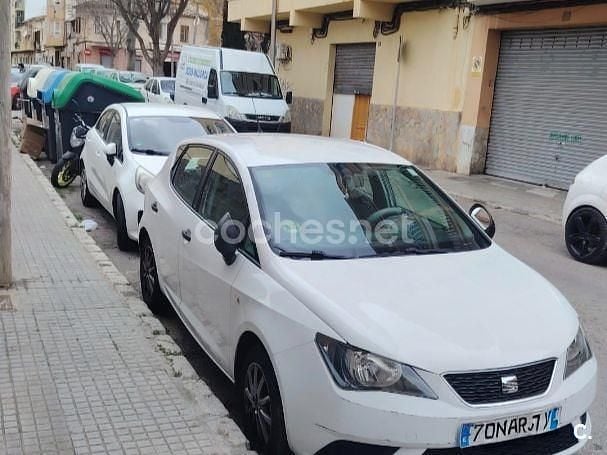 Usado Seat Ibiza Reference 90 CV (66 kW) 2015 Blanco Berlina