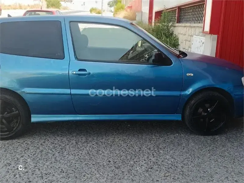 Usado VW Polo Trendline 75 CV (55 kW) 2002 Azul Berlina