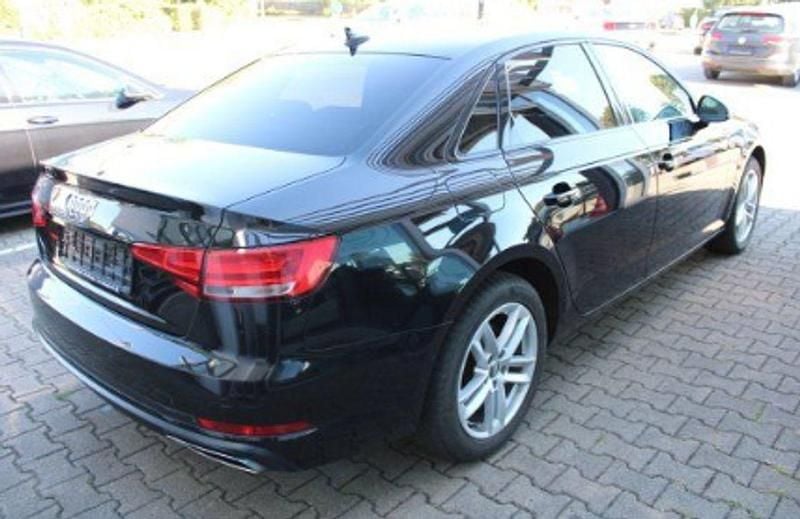 Usado Audi A4 150 CV (110 kW) 2019 Negro metalizado Berlina
