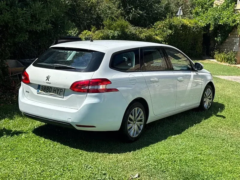 Usado Peugeot 308 SW Business-Line 120 CV (88 kW) 2015 Blanco Familiar