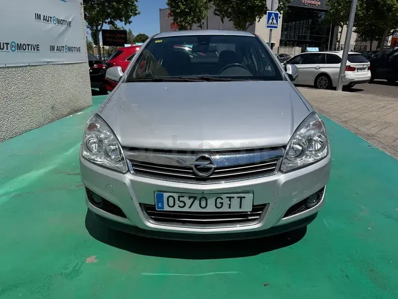 Usado Opel Astra Edition 100 CV (73 kW) 2009 Gris / plata Berlina
