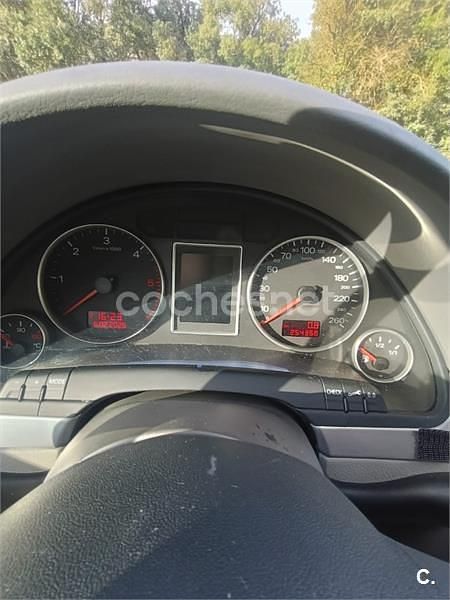 Usado Audi A4 140 CV (102 kW) 2005 Gris / plata Familiar