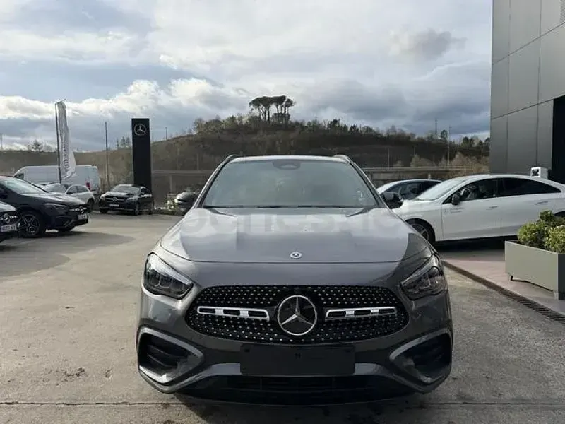 Nuevo Mercedes GLA200 163 CV (119 kW) 2026 Gris / plata SUV