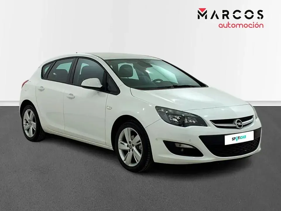 Usado Opel Astra Selective 140 CV (102 kW) 2015