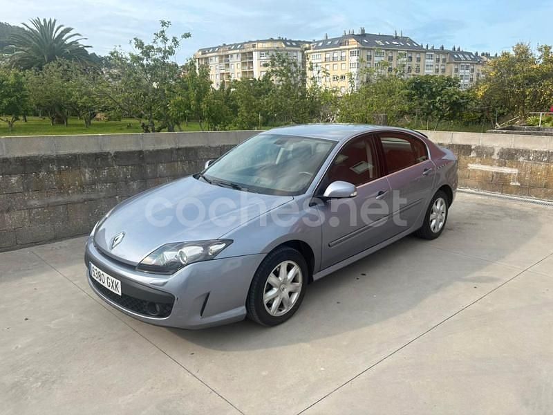 Gris / plata Usado 2010 Renault Laguna III Berlina | 4300 € (Precio justo) - Imagen 1/4
