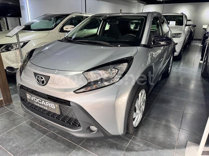 Gris / plata Usado 2022 Toyota Aygo Play Utilitario | 11.990 € (Precio justo) - Imagen 1/4