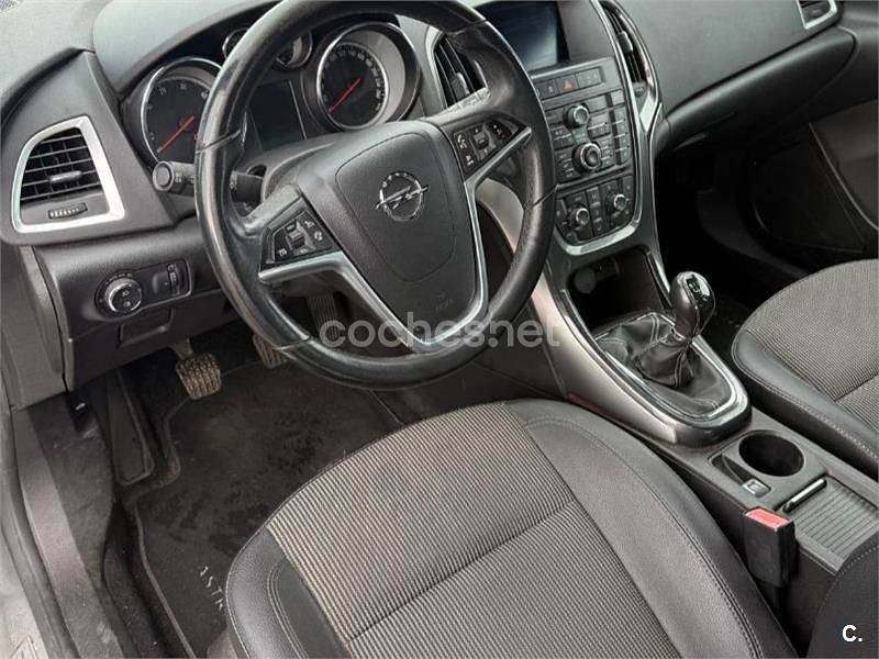 Usado Opel Astra Excellence 110 CV (80 kW) 2012 Gris / plata Berlina