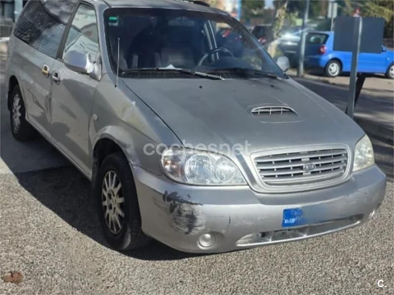 Gris / plata Usado 2003 Kia Carnival LX Monovolumen | 2799 € (Precio justo) - Imagen 1/4