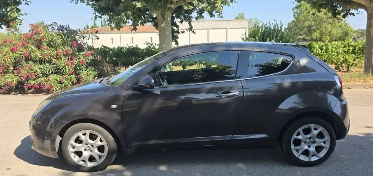 Usado Alfa Romeo MiTo 84 CV (61 kW) 2014 Gris Utilitario