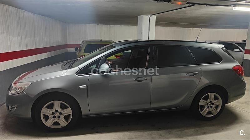 Usado Opel Astra Sportive 125 CV (91 kW) 2011 Gris / plata Familiar