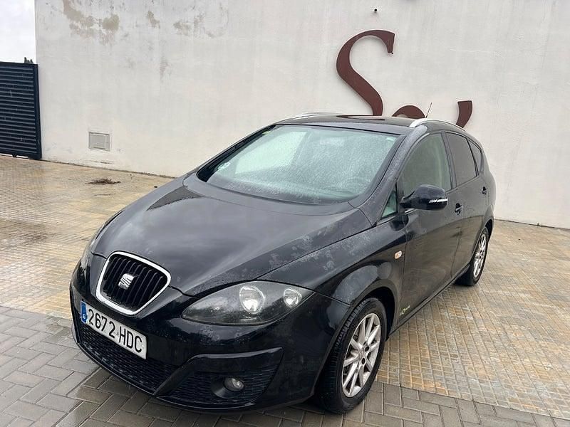 Usado Seat Altea XL Style 105 CV (77 kW) 2011 Negro Monovolumen
