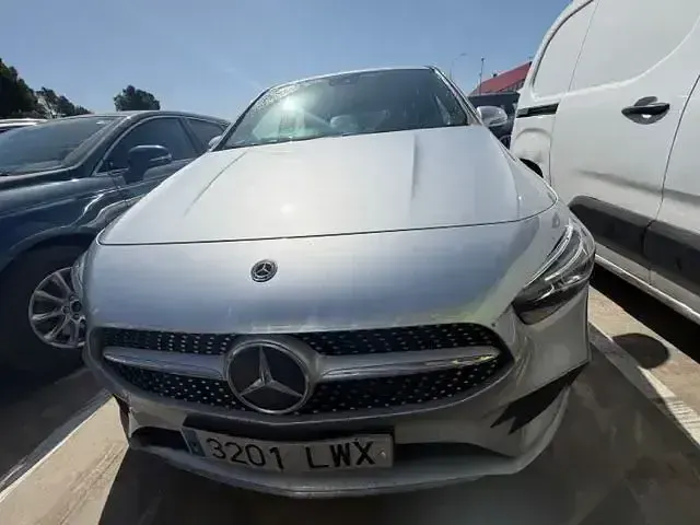 Usado Mercedes B180 116 CV (85 kW) 2022 Gris Monovolumen
