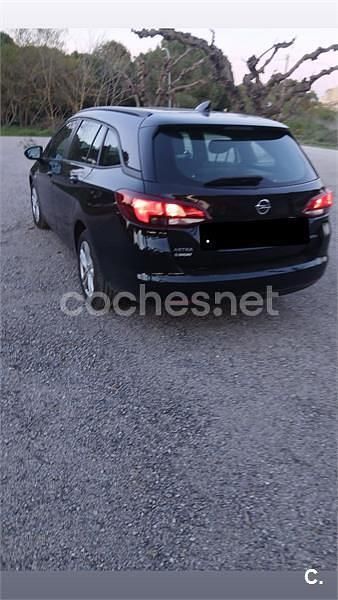 Usado Opel Astra Excellence 110 CV (80 kW) 2018 Negro Familiar