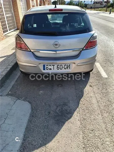 Usado Opel Astra Sport 105 CV (77 kW) 2008 Gris / plata Berlina