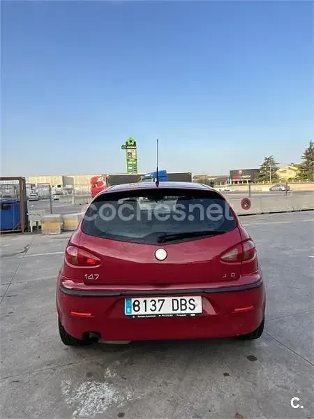 Usado Alfa Romeo 147 Progression 140 CV (102 kW) 2004 Rojo Utilitario