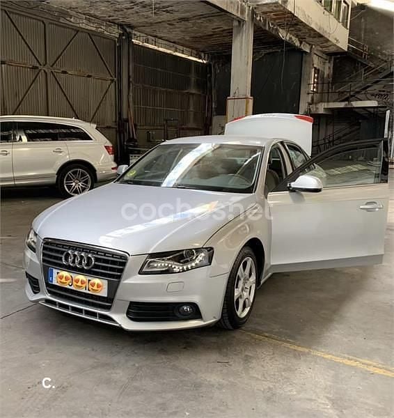 Usado Audi A4 136 CV (100 kW) 2011 Gris / plata Berlina