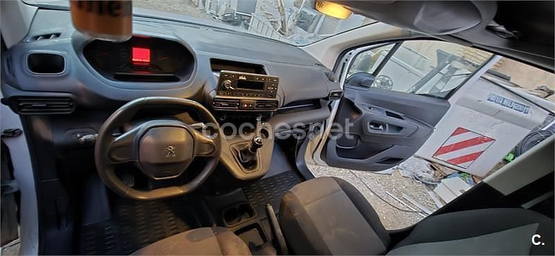 Usado Peugeot Partner Tepee Active 100 CV (73 kW) 2016 Blanco Monovolumen