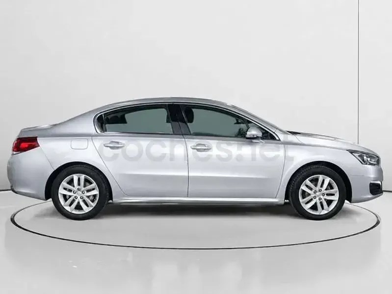 Usado Peugeot 508 Active 120 CV (88 kW) 2016 Gris / plata Berlina