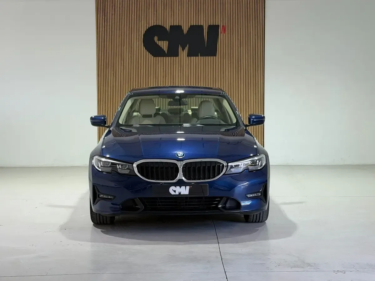 Usado BMW 330 Shadowline 258 CV (189 kW) 2019 Azul Berlina